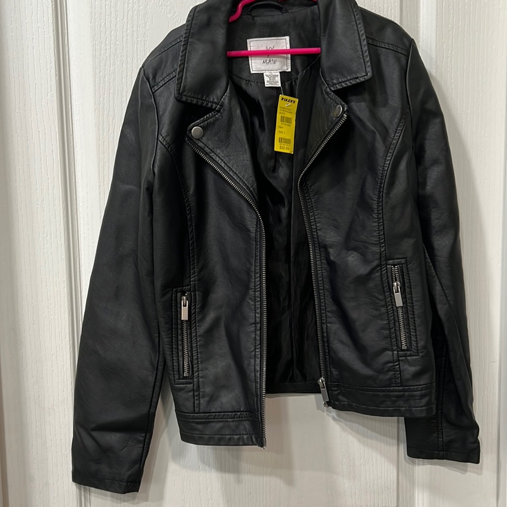 Ivy & Main black jacket girls size L.